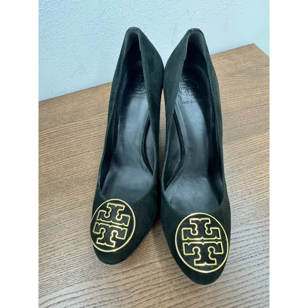 TORY BURCH SUEDE MADALLION HEEL 1/2 PLATFORM SIZE 10M (SH300THRIFTY
